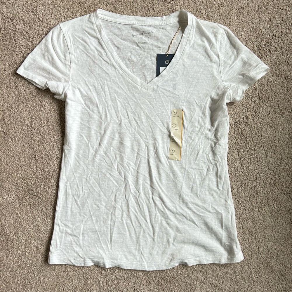 Universal Thread Women's White V-Neck T-Shirt